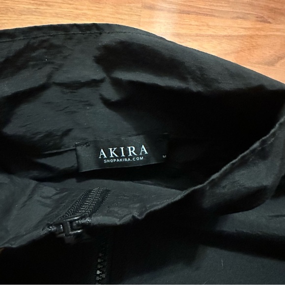 Women's AKIRA Cropped Front Zippered Pocket Windbreaker Jacket - M - Picture 5 of 5